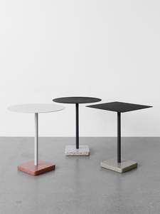 AK Table d'appoint en métal moderne en laiton enduit de poudre fini ensemble de 2 tables d'extrémité au design unique pour meubles d'hôtel/meubles d'appoint - Product Image 4