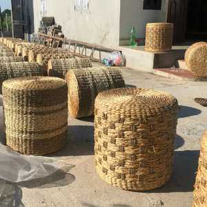Tabouret artisanal en jacinthe d'eau pour une décoration intérieure durable, Vietnam - Product Image 1