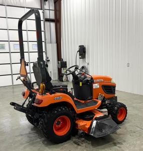 รถแทรกเตอร์สวน Kubota BX2370 4WD 23 แรงม้า พร้อมอุปกรณ์ตัดหญ้า สีแดง เกียร์ธรรมดา เครื่องยนต์ Kubota - Product Image 3