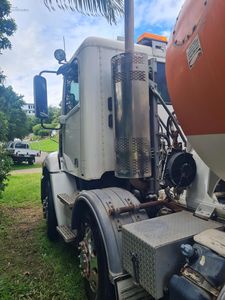 Camión hormigonera Columbia 12 Cbm/10cbm en stock a la venta 0 - Product Image 3