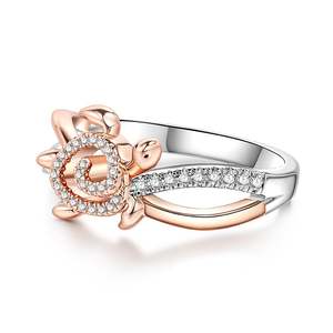 แหวนเงินสเตอร์ลิงสองสีลายทวิสต์จาก Jeulia Turtle's Journey - Product Image 2