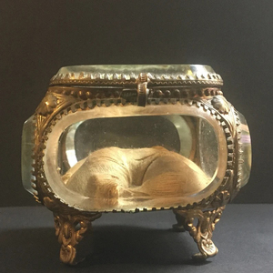 Design traditionnel or fini laiton bordure biseauté boîte en verre carré à motifs bijoux en métal organisé souvenir boîte en gros - Product Image 2