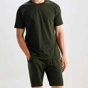 2025 vente chaude été hommes respirant décontracté deux pièces ensemble avec chemises à manches courtes dans des couleurs unies - Product Image 6