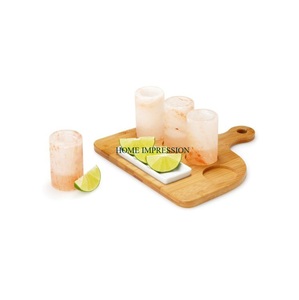 Porte-verre en bois le plus exigeant et support avec poignée en bois de manguier haute qualité dernier support d'arrivée pour verre à bière - Product Image 1