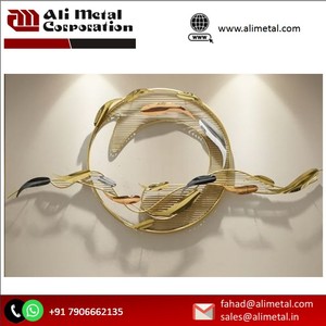 Art mural moderne Miroirs muraux à cadre en métal doré Grand design en verre pour chambre à coucher But décoratif et entièrement personnalisable. - Product Image 5