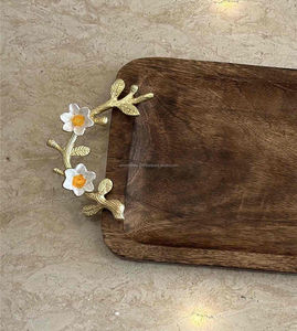 LUXURY CRAFTS Vente en gros Plateau de service décoratif en bois d'acacia avec poignées Plateau de lit petit-déjeuner à un prix abordable - Product Image 3