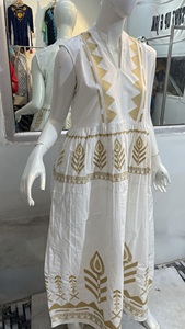 Robe décontractée pour femmes de créateur avec col en V manches trois-quarts broderie ukrainienne 100% coton taille libre taille naturelle - Product Image 2