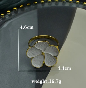 Anneau de serviette de styliste en métal plaqué argent, nœud design fait à la main, anneau de serviette, prix bas, anneau de serviette décoratif en gros - Product Image 6