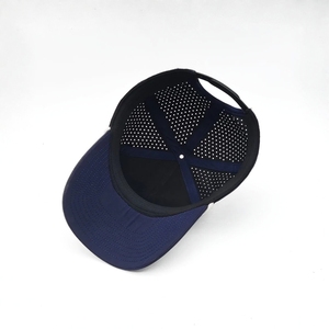 Gorra de Golf Personalizada al por Mayor, Resistente al Agua, con Parche de PVC de Goma con Logotipo Personalizado, Cuerda Personalizada, 5 Paneles, Orificios Cortados con Láser, Parte Trasera Ajustable - Product Image 5