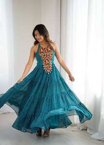 Lancement de la nouvelle robe de soirée de créateur Zain Exports en tissu GEORGETTE avec imprimé numérique et revers orné de chaînes, toutes saisons - Product Image 5