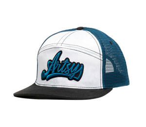 Chapeau de camionneur Hiphop à bord plat 7 panneaux avec logo personnalisé casquette en gros de haute qualité blanc/bleu couleur plastique boucle chapeau de camionneur - Product Image 1