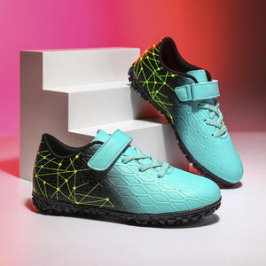 Zapatos de fútbol coloridos para niños con combinaciones de colores modernas y tacos gruesos, calzado cómodo para entrenamiento y deportes. - Product Image 3