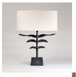 Lámpara de Mesa de Resina Premium con Diseño de Cuerpo Esculpido para Iluminación de Hogar de Lujo y Exhibición Decorativa - Product Image 1