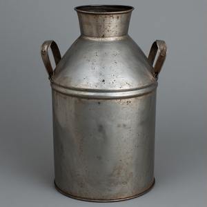 Lata de leche galvanizada hecha a mano decorativa con acabado de granja, perfecta para cocinas, hogares, cafés al aire libre e interiores de jardines - Product Image 5