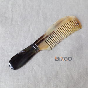 Meilleure vente peigne à cheveux en corne de buffle naturelle fabriqué à la main pour femmes poignée dentelée personnalisable antistatique à la mode Vintage - Product Image 2
