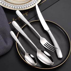 ชุดช้อนส้อมสแตนเลสสตีลระดับไฮเอนด์สำหรับโต๊ะอาหารงานปาร์ตี้และงานเฉลิมฉลองสีเงินสุดหรู - Product Image 4