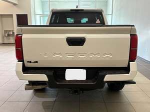 Toyota Tacoma TRD Off-Road 4x4 d'occasion 2026 - Product Image 2