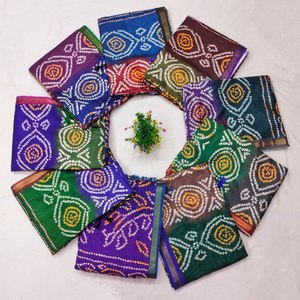 Sari traditionnel long en coton pur doux de style gujarati, imprimé bandhni, broderie lourde, pour un usage quotidien - Product Image 6