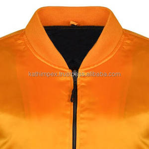 แจ็กเก็ตนักบินผ้าซาตินสีทองของผู้ชายเสื้อผ้าแนวสตรีทแบบลำลองมีซิปปิดและมีหลายกระเป๋าสำหรับสั่งซื้อจำนวนมากขายส่ง - Product Image 5