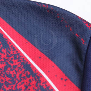 Uniforme de football personnalisé avec tissu respirant pour les matchs d'équipe, ensemble maillot et short de football léger - Product Image 3