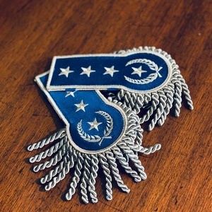 Insignias de hombro de uniforme táctico de seda Vintage alto bordado a mano charreteras encaje personalizado General Ceremonial moda venta - Product Image 1