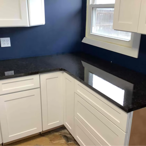 Plaques de granit perlé de qualité supérieure Surface polie Comptoirs modernes et marches d'escalier - Product Image 1