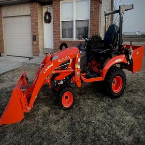 Compre Kubota BX2680 Sub-Compact Diesel Tractor 25,5 HP 4WD HST Premium Tractor versátil Perfecto para paisajismo y agricultura - Product Image 1