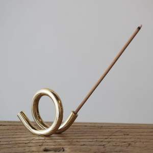 Quemador rectangular de palo santo de madera con brazo doble de latón y base para velas, soporte moderno para varitas de incienso, soporte de aromaterapia - Product Image 5