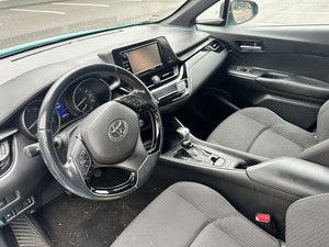 IMPRESIONANTE Toyota C-HR XLE 2018 CON TRANSMISIÓN AUTOMÁTICA, TRACCIÓN EN LAS 4 RUEDAS Y MOTOR DE 4 CILINDROS - Product Image 4
