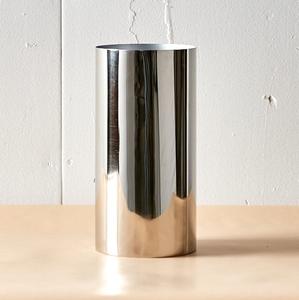 Vase cylindrique contemporain bicolore noir mat et or, écologique et luxueux, pour la décoration de la maison moderne, du bureau et des centres de table de mariage - Product Image 4