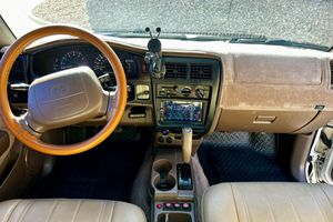 Toyota Tacoma PreRunner TRD Off-Road d'occasion (2000-2002) – Conduite à gauche/droite - Product Image 3