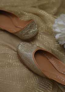 รองเท้าหนังผู้หญิงแฟชั่น ดีไซน์ใหม่สำหรับฤดูใบไม้ร่วง สีพื้นเรียบง่าย น้ำหนักเบา สไตล์ลำลอง เหมาะสำหรับงานปาร์ตี้ - Product Image 4