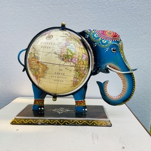 Globo Terráqueo Decorativo Artesanal con Diseño de Nariz de Elefante, Arte Metálico Giratorio, Mapa del Mundo Antiguo, Globo para Bodas Rajasthani - Product Image 6