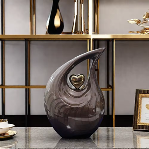 Urnas humanas de aluminio Urnas de cremación de corazón en forma de lágrima con diseño de metal de latón pintado y de alta calidad - Product Image 1