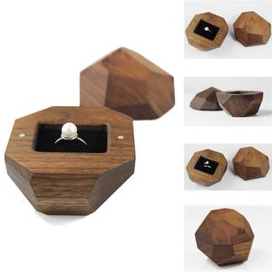 Caja de anillo Hexagonal de madera tradicional Premium, soporte de joyería moderno para regalar, proponer boda - Product Image 6
