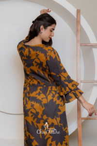 Robe Maxi élégante inspirée de l'automne avec imprimé floral audacieux manches cloche trois-quarts lavables et écologiques pour les vacances - Product Image 5