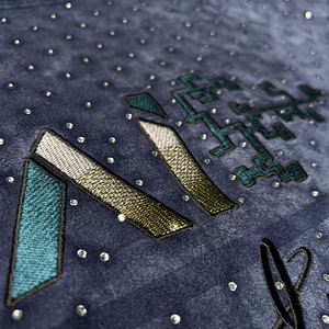 Ensembles de shorts d'été unisexe de luxe de qualité supérieure en daim personnalisé brodé sur toute la surface de strass ensembles décontractés pour hommes à motif imprimé - Product Image 4