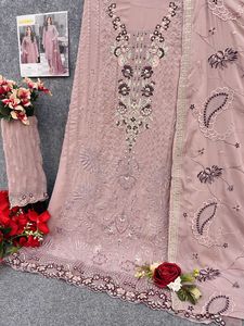 Vêtements de fête de luxe Salwar Kameez pour femmes de la meilleure qualité avec broderie Zari et Designer Dupatta inclus d'Inde - Product Image 5