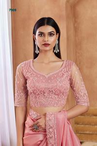 Saree de créateur en soie de qualité supérieure avec bordure Zari et embellissements en pierre parfait pour les occasions de mariage - Product Image 2