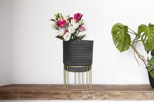 Jardinera sofisticada de metal de hierro negro texturizado elegante con acabado elegante para uso en el jardín - Product Image 4