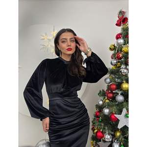 Robe fourreau en velours 1088 à col montant avec taille naturelle confortable - Product Image 1