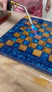 Tablero de Ajedrez de Madera y Resina Natural Personalizado, Juego de Ajedrez de Lujo con Piezas de Resina Rojas y Negras de Tayyab Handicraft - Product Image 5