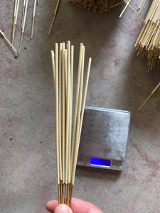 Varillas de incienso blancas de 8 pulgadas Agar Batti natural sin olor Fabricantes crudos para uso religioso 3mm de diámetro - Product Image 2