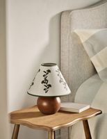 Lámpara de mesa de madera con diseño de anillo de alta calidad con pantalla de tela y pulido brillante para Decoración de mesa de habitación de niños