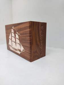 Urna de madera hecha a mano para cenizas humanas, urna conmemorativa de recuerdo para cenizas, caja de almacenamiento, diseño de grabado de barco antiguo blanco - Product Image 4