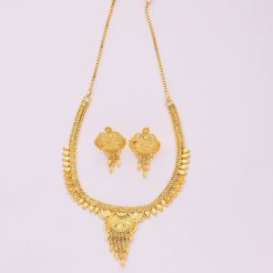 Collares Cortos Chapados en Oro de 14K, 18K y 24K al por Mayor, Joyería de Moda, Conjunto de Joyería Tradicional, Collares de Latón Rellenos de Oro - Product Image 1