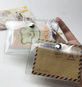 กระเป๋าใส่เหรียญแบบพับได้พิมพ์ลายกันน้ำ PVC สีใสประกายวิบวับ พร้อมสายคล้องคอและกระดุมปิด - Product Image 3