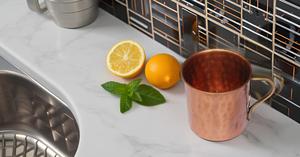 Tasse en cuivre pur de conception attrayante faite à la main avec poignée en laiton pour garder les boissons saines au chaud - Product Image 3