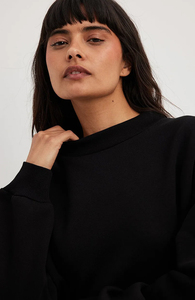 Sudadera Oversize Negra para Mujer, 100% Algodón, Cuello Redondo Liso, Estilo Urbano, Hombros Caídos - Product Image 2