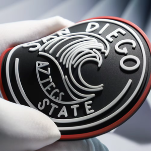 Venta al por mayor llavero de goma personalizado logotipo 3D etiqueta PVC Punisher parche - Product Image 6